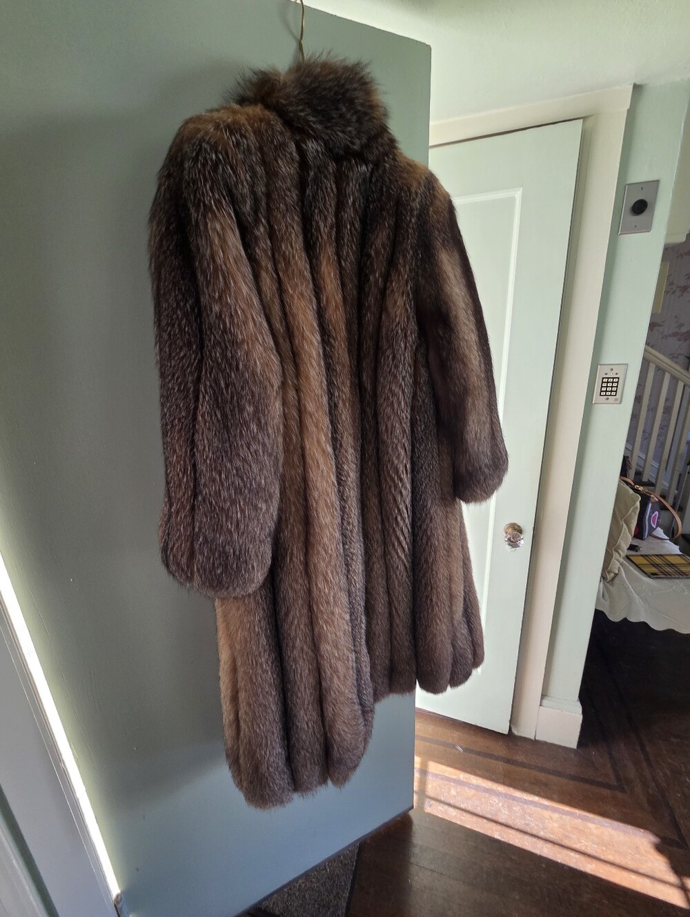 Vintage Full-Length Fox Fur Coat - Picture 10 of 10